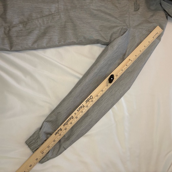 The North Face‎ Light Gray DryVent Hooded Jacket Size Medium - Picture 12 of 12